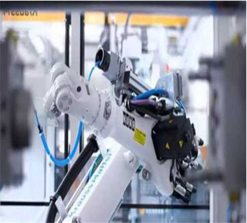 电博会：“青岛造”机器人放异彩