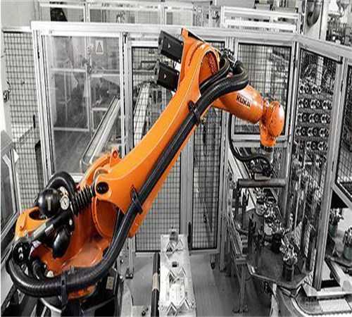 宁钢投入使用新型加渣机器人